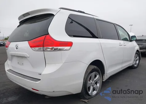 2011 Toyota Sienna Le V6 z USA, uszkodzony, nr VIN 5TDKK3DC4BS145664